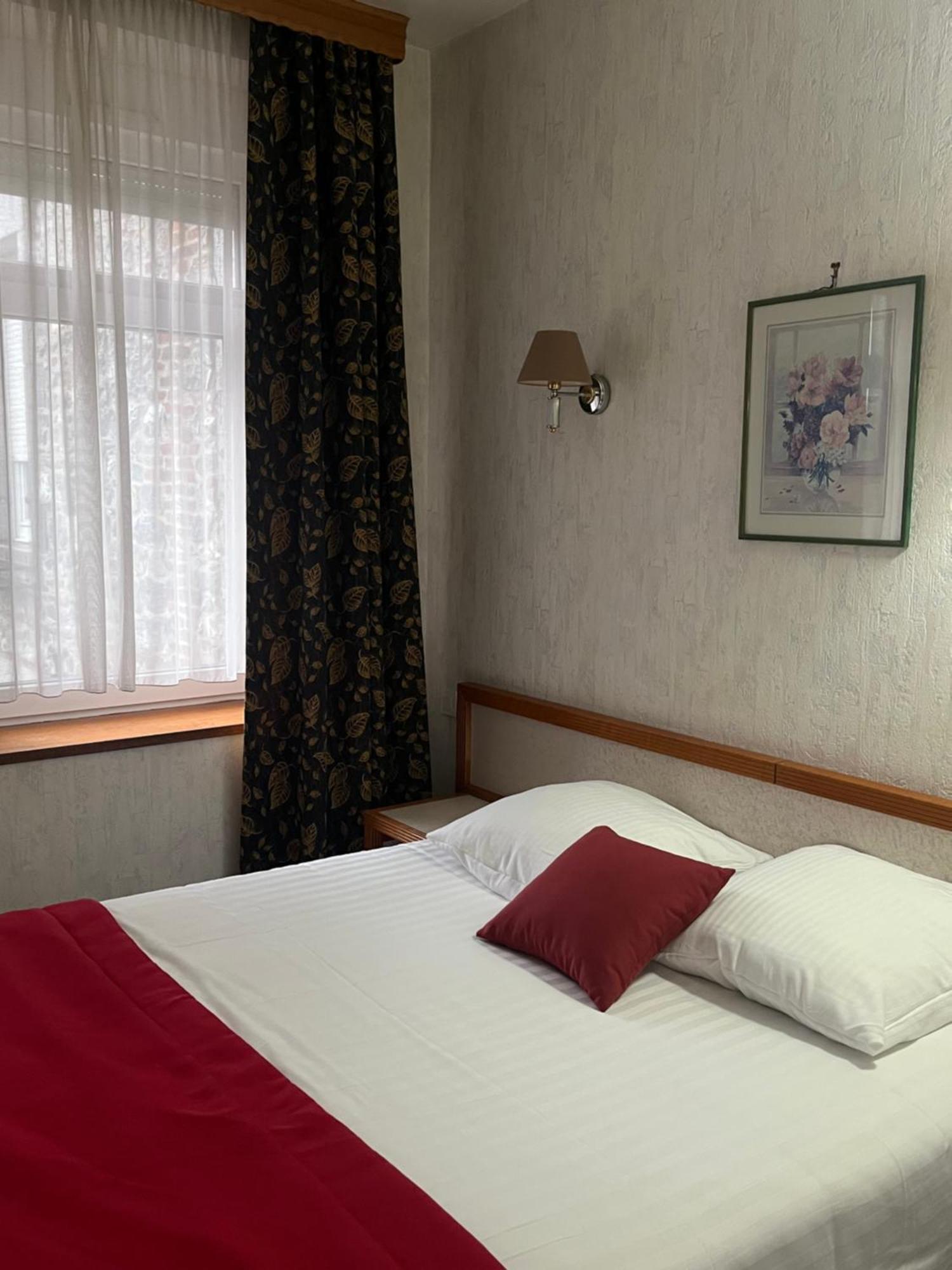 Hotel Val Saint Hilaire Givet Exterior foto