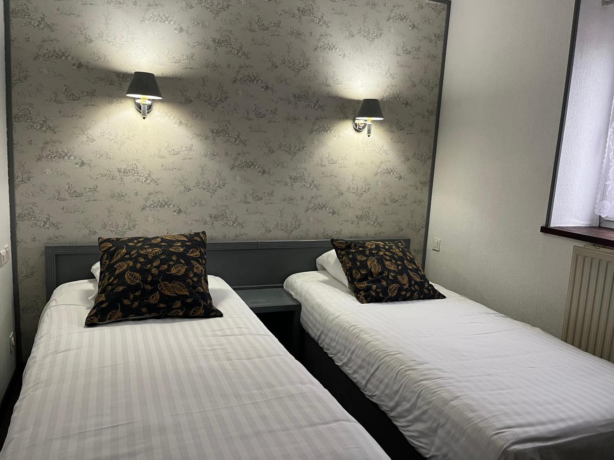 Hotel Val Saint Hilaire Givet Exterior foto