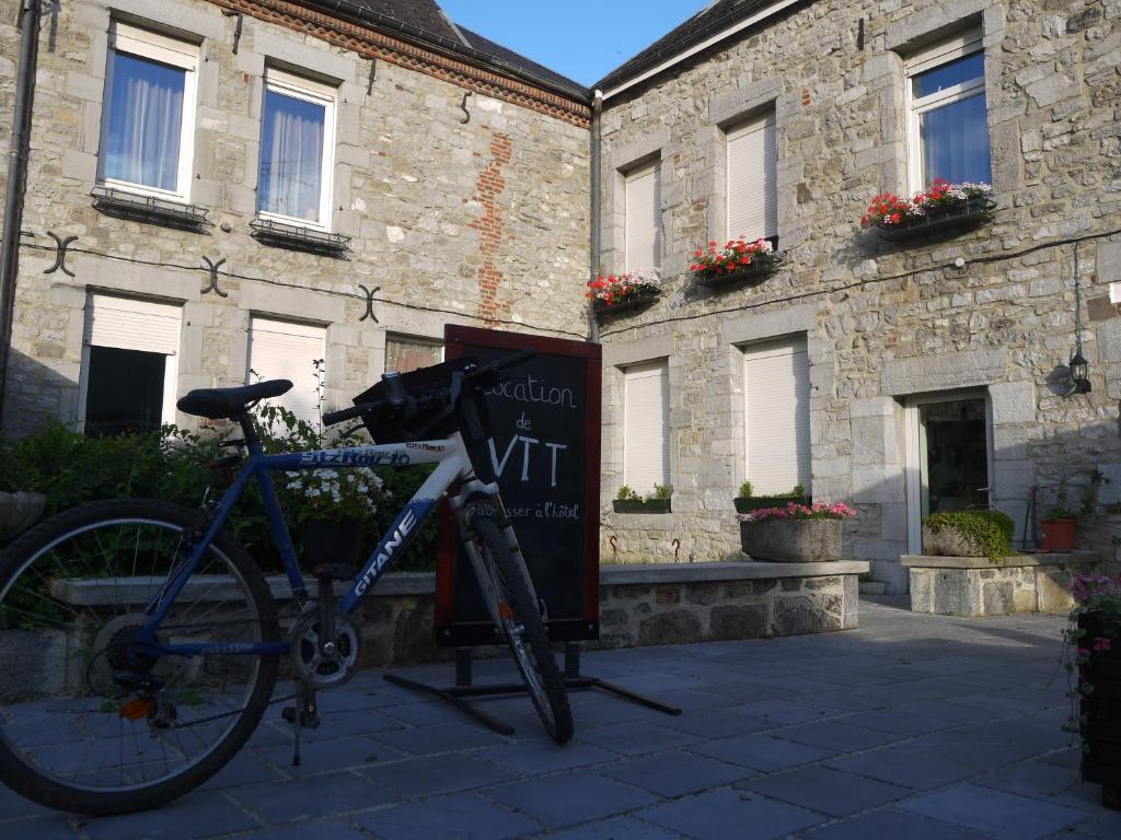 Hotel Val Saint Hilaire Givet Exterior foto